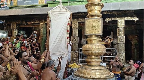 திருநள்ளாறு தர்பாரண்யேஸ்வரர் கோயிலில் நடைபெற்ற பிரம்மோற்சவ கொடியேற்றம்