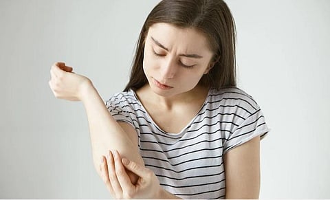 மனப் பதற்றத்துக்கும் சரும பாதிப்புக்கும் தொடர்பு உண்டு - எப்படி?