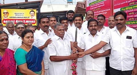 கலவை சாதம் ரூ.10 - திருப்பூரில் கலைஞர் கிராம உணவகத்தை திறந்து வைத்த அதிமுக எம்எல்ஏ