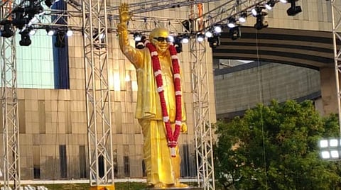 “இந்தி திணிப்பை எதிர்ப்போம்” - வெங்கய்ய நாயுடு திறந்து வைத்த கருணாநிதி சிலையில் 5 வாசகங்கள்