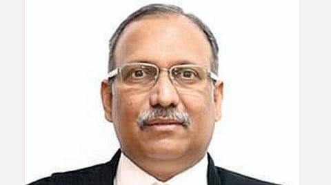 அதிகாரிகளுக்கு பதிவு தபாலில் கோரிக்கை மனுவை அனுப்பிவிட்டு வழக்கு தொடரும் நடைமுறை அதிகரித்து வருகிறது: உயர் நீதிமன்ற நீதிபதி எஸ்.எம்.சுப்ரமணியம் வேதனை