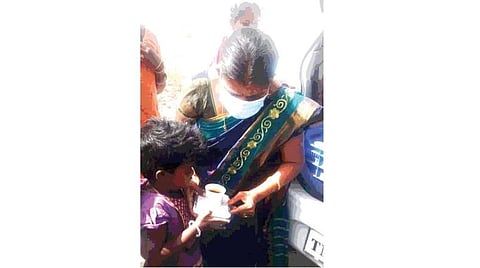 ‘சோத்து பெல் எப்போ அடிக்கும் மிஸ்?’