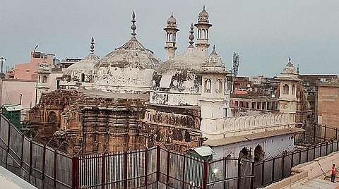 நீதிமன்ற தடையை மீறி வெளியான கியான்வாபி கள ஆய்வறிக்கை - தங்களுக்கு எதிரான சதி என இந்து தரப்பினர் புகார்