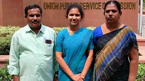 பள்ளிப் படிப்பை தமிழ் வழியில் பயின்ற மைக்கேல்பட்டி மாணவி யுபிஎஸ்சி தேர்வில் தேசிய அளவில் சிறப்பிடம்