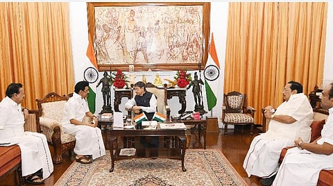 21 சட்ட மசோதாக்களுக்கு விரைந்து ஒப்புதல் தருக: ஆளுநர் ஆர்.என்.ரவியிடம் முதல்வர் ஸ்டாலின் நேரில் வலியுறுத்தல்