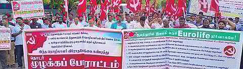 செங்கல்பட்டு பழைய பேருந்து நிலையம் அருகே பல்வேறு கோரிக்கைகளை வலியுறுத்தி சிஐடியூ தொழிற்சங்கத்தினர் ஆர்ப்பாட்டத்தில் ஈடுபட்டனர்.