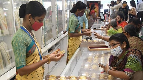 தங்கம் விலை குறைவு: இன்றைய நிலவரம் என்ன?