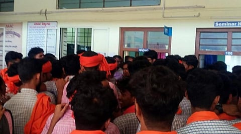 ஏபிவிபி மாணவர்கள் போராட்டம்