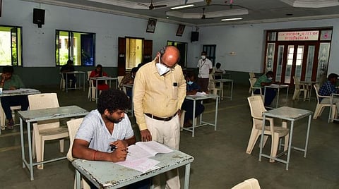 குடிமைப் பணிகளுக்கான முதல்நிலை தேர்வு: தமிழகத்தில் 25,000-க்கும் மேற்பட்டோர் எழுதுகின்றனர்