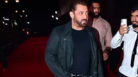 சல்மான் கான் கொலை மிரட்டல் கடிதத்தில் கொள்ளை கும்பல் குறியீடுகள்: போலீஸ் விசாரணை