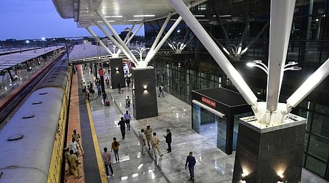 விமான நிலையம் போலவே பெங்களூருவில் நாட்டின் முதல் ஏசி ரயில் முனையம் தொடக்கம்