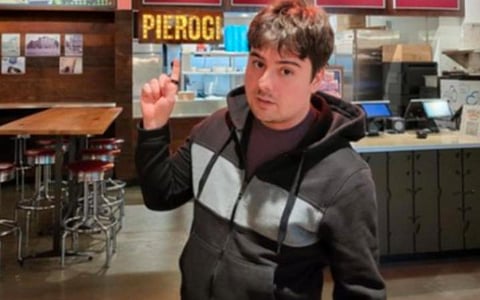 “கொஞ்சம் காரமா கொடுங்க” - தமிழில் உணவு ஆர்டர் செய்த அமெரிக்க யூடியூபர் | வைரல் வீடியோ