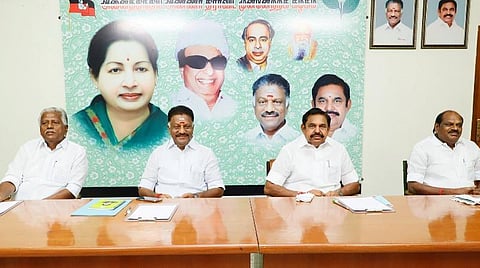 அதிமுக பொதுக்குழு கூட்டத்துக்கு தடை கோரி வழக்கு - ஓ.பன்னீர்செல்வம், பழனிசாமி உள்ளிட்ட நிர்வாகிகள் பதிலளிக்க உத்தரவு