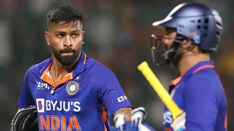 அவர் டிகே. டெயில் எண்டர் கிடையாது - கடைசி ஓவரில் சிங்கிள் மறுத்த பாண்டியாவை வறுத்தெடுத்த நெட்டிசன்கள்