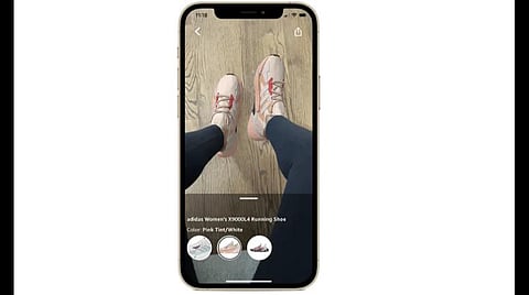 விர்ச்சுவல் முறையில் ஷூவை போட்டு பார்த்து வாங்கலாம்; அமேசானில் புதிய அம்சம்