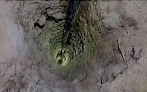 சத்தீஸ்கரில் ஆழ்துளை கிணற்றில் விழுந்த சிறுவனை மீட்கும் பணி தீவிரம்