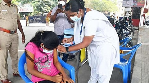 18 வயதை கடந்தவர்களில் தமிழகத்தில் 94.31% பேருக்கு முதல் தவணை தடுப்பூசி - சுகாதாரத் துறை அதிகாரிகள் தகவல்