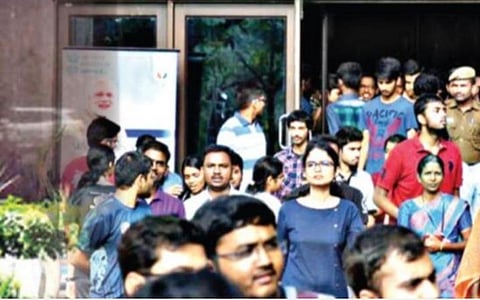 இப்படிக்கு இவர்கள்: மனிதவளத் துறையால் பாதிப்பு!