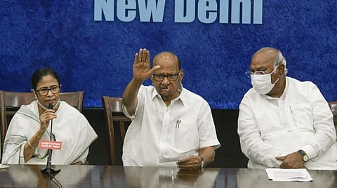 குடியரசுத் தலைவர் தேர்தல்: பரூக் அப்துல்லா (அ) கோபாலகிருஷ்ண காந்தி' - பவார் பின்வாங்கலால் எதிர்க்கட்சிகள் புதிய முடிவு