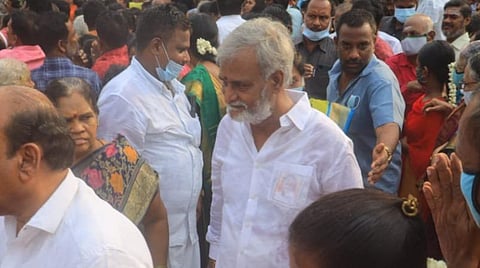 கோயிலில் திருமணம் செய்யும் மாற்றுத்திறன் மணமக்களுக்கு புத்தாடை - அமைச்சர் சேகர்பாபு அறிவிப்பு