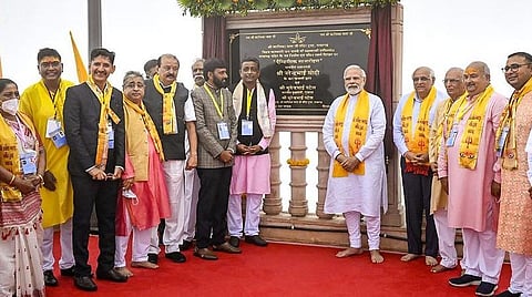 குஜராத்தில் ரூ.21,000 கோடி திட்டங்களை பிரதமர் நரேந்திர மோடி தொடங்கி வைத்தார்