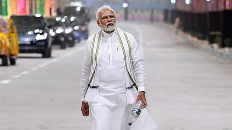 பிரகதி மைதான சுரங்கப் பாதை: குப்பையை அகற்றிய பிரதமர் மோடி