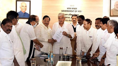 மேகேதாட்டு அணை விவகாரம் | காவிரி மேலாண்மை ஆணையத்துக்கு அதிகாரம் இல்லை - மத்திய அமைச்சரிடம் தமிழக தலைவர்கள் வலியுறுத்தல்