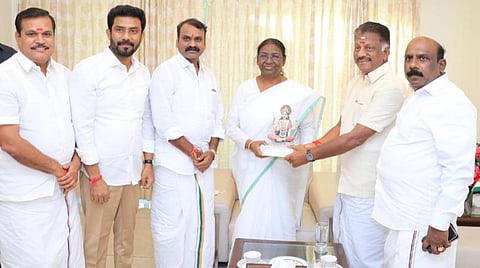 திரவுபதி முர்மு வேட்புமனு தாக்கல் - அதிமுக தலைவர்கள் நேரில் ஆதரவு