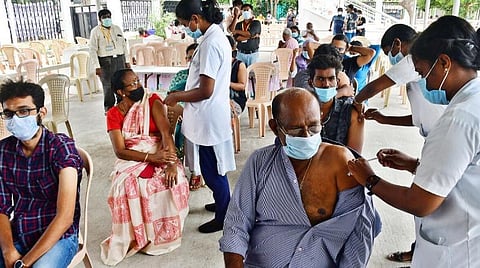 கரோனா தடுப்பூசிகளால் இந்தியாவில் 42 லட்சம் பேரின் மரணம் தடுக்கப்பட்டுள்ளது - லேன்செட் மருத்துவ இதழ் ஆய்வில் தகவல்