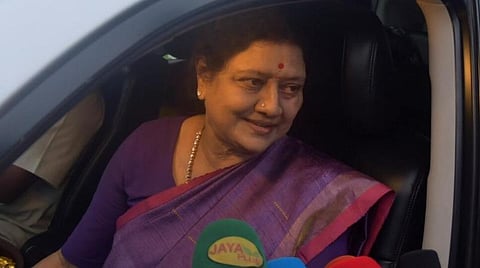 'அதிமுக என் தலைமையின் கீழ் இருக்க வேண்டும் என்றே தொண்டர்கள் ஆசைப்படுகின்றனர்' - சசிகலா