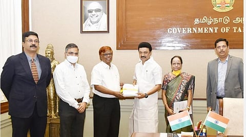 ஆன்லைன் ரம்மி தடை| முதல்வர் ஸ்டாலினிடம் அறிக்கை அளித்தது நீதிபதி சந்துரு குழு: இன்று மாலை அமைச்சரவை கூட்டத்தில் ஆலோசனை 