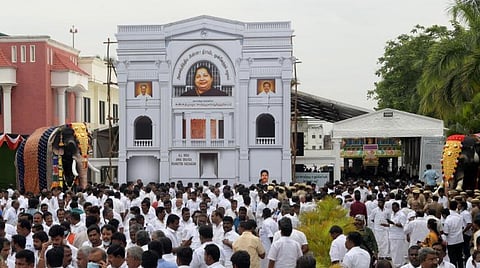 ஜூலை 11-ல் நடக்கவுள்ள அதிமுக பொதுக்குழுவுக்கு தடை கேட்கும் கோரிக்கையை விசாரிக்க மறுப்பு