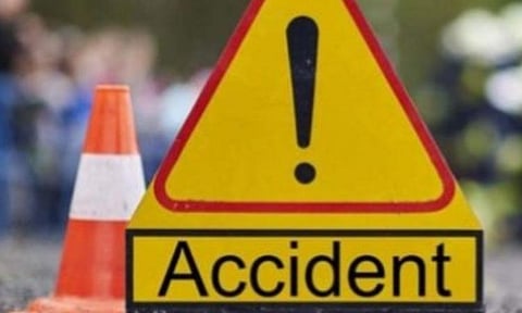 தலைஞாயிறு அருகே கார் மோதி சாலையோரம் நடந்து சென்ற பாட்டி, பேத்தி உயிரிழப்பு; ஓட்டுநர் கைது