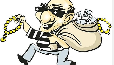 சேலத்தில் ஓய்வு பெற்ற மின் ஊழியர் வீட்டில் 59 பவுன் நகை; ரூ.1.30 லட்சம் திருட்டு