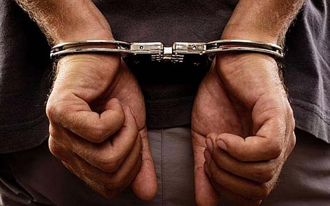 மதுரை | வீடுகளில் கொள்ளையடிக்க திட்டம் - ஆயுதங்களுடன் பதுங்கியிருந்த 5 பேர் கைது