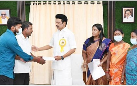 சிலுவம்பட்டி அருந்ததியர் குடியிருப்பில் முதல்வர் ஆய்வு செய்த மறுநாளே குடிநீர், சாலை வசதிக்கு நிதி ஒதுக்கீடு