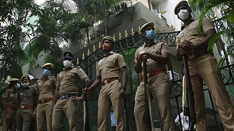 திண்டிவனத்தில் கந்து வட்டி கேட்டு மிரட்டல்: தனியார் நிதி நிறுவனத்தில் போலீஸார் சோதனை