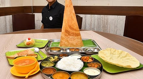 ஹோட்டல்கள், ரெஸ்டாரென்ட்களில் சேவை கட்டணம் வசூலிக்க கூடாது - நுகர்வோர் பாதுகாப்பு ஆணையம் உத்தரவு