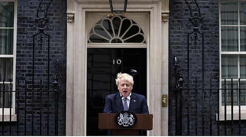 பிரிட்டன் பிரதமர் போரிஸ் ஜான்சன் பதவி விலகல்: பின்புலம் என்ன?