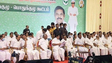 அதிமுக பொதுக்குழுவுக்கு தடை கோரிய ஓபிஎஸ் வழக்கில் இபிஎஸ் பதிலளிக்க உயர் நீதிமன்றம் உத்தரவு