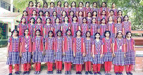 தேசிய திறனாய்வுத்தேர்வில் வெற்றிபெற்ற தூத்துக்குடி  சுப்பையா வித்யாலயம் பள்ளி மாணவிகள்