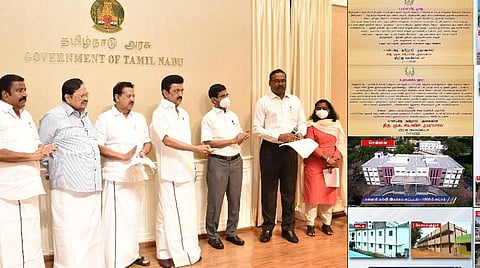 தமிழகத்தில் பல்வேறு மாவட்டங்களில் அமைக்கப்பட்டுள்ள 20 அரசு கலை, அறிவியல் கல்லூரிகளை முதல்வர் மு.க.ஸ்டாலின் காணொலி வாயிலாக நேற்று தொடங்கி வைத்தார். அருகில் அமைச்சர்கள் துரைமுருகன், கே.என்.நேரு, க.பொன்முடி, மு.பெ.சாமிநாதன், தலைமைச் செயலர் வெ.இறையன்பு, உயர்கல்வித் துறை செயலர் தா.கார்த்திகேயன், தொழில்நுட்பக் கல்வி இயக்குநர் க.லட்சுமி பிரியா ஆகியோர்.