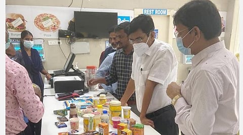 சோழிங்கநல்லூர் ஆவின் பால் பண்ணையில் தலைமைச் செயலாளர் திடீர் ஆய்வு