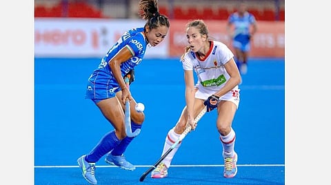 2022 மகளிர் ஹாக்கி உலகக் கோப்பை | ஸ்பெயினுக்கு எதிராக தோல்வி; காலிறுதி வாய்ப்பை இழந்தது இந்தியா