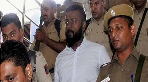 சுகேஷ் சந்திரசேகரிடம் மாதம் ரூ.1.5 கோடி லஞ்சம்: டெல்லி சிறை அதிகாரிகள் 81 பேர் மீது வழக்குப் பதிவு