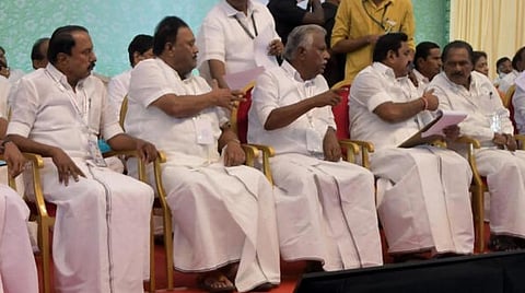 10 நிமிடம் நடைபெற்ற செயற்குழு கூட்டம்: பொதுக்குழுவில் 16 தீர்மானங்கள் நிறைவேற்ற ஒப்புதல்