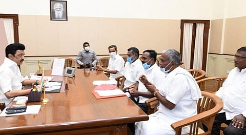 பழங்குடியினச் சான்றிதழ் கிடைக்காத விரக்தியில் தற்கொலை: முதியவர் குடும்பத்திற்கு நிவாரணம் வழங்க முதல்வரிடம் கோரிக்கை