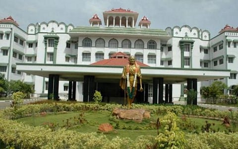 மதுரை ஆதீனத்துக்குச் சொந்தமான கோயிலில் செயல் அலுவலர் நியமனத்துக்கு நீதிமன்றம் இடைக்கால தடை