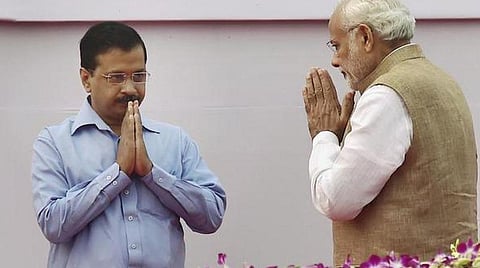 மத்திய அரசு & டெல்லி அரசுக்கு இடையே அதிகார போட்டி: 5 நீதிபதிகள் கொண்ட அமர்வை அமைக்க உச்ச நீதிமன்றம் ஒப்புதல்