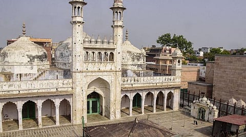 கியான்வாபி மசூதி வழக்கில் திருப்பம்: முஸ்லிம்களுக்கு சாதகமாக இந்து தரப்பு வழக்கறிஞர் செயல்படுவதாக புகார்